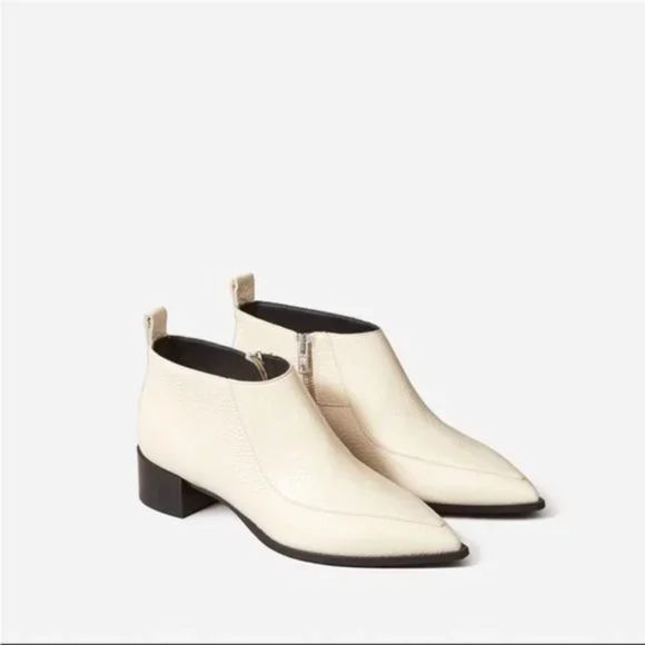 Everlane Shoes - NEW Everlane Ankle Boot/ The Boss Bootie in Bone/ Italian Leather /Size 7.5